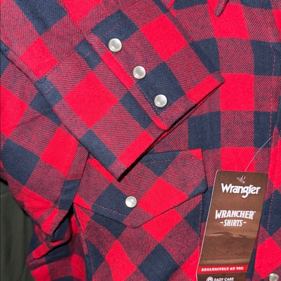 Wrangler Men's Red and Black Checkered Shirt - Picture 4 of 5